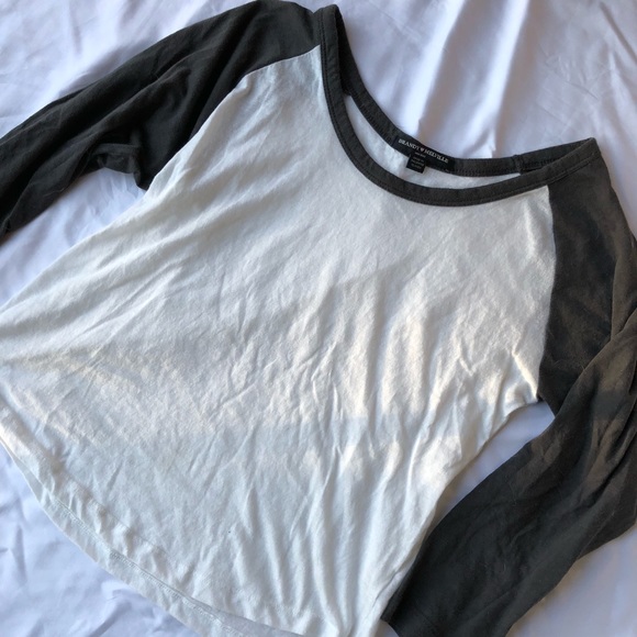 Brandy Melville Baseball Tee - Picture 4 of 4